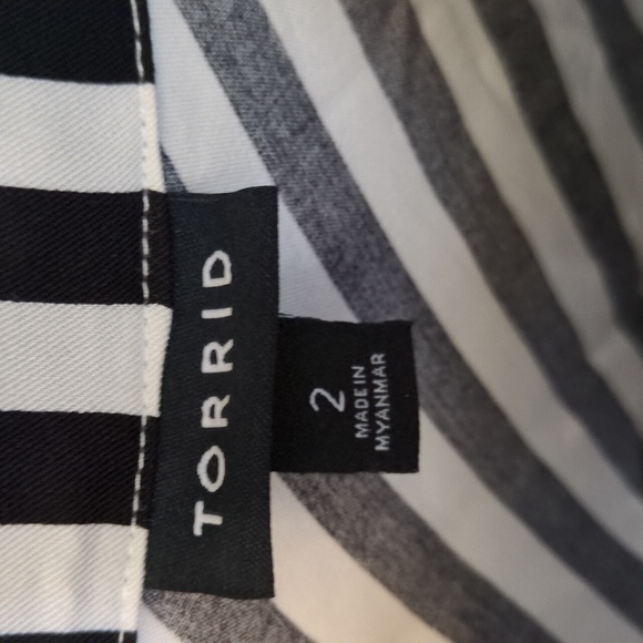 Torrid 2 Striped Button Down Front Shirt Top Challis Black White Stripes Referee - Picture 4 of 16